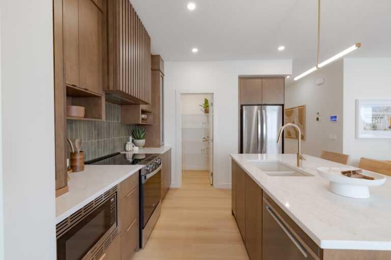 194 Drystone Way Nw, Calgary, AB - Indoor Photo Showing Kitchen With Double Sink With Upgraded Kitchen