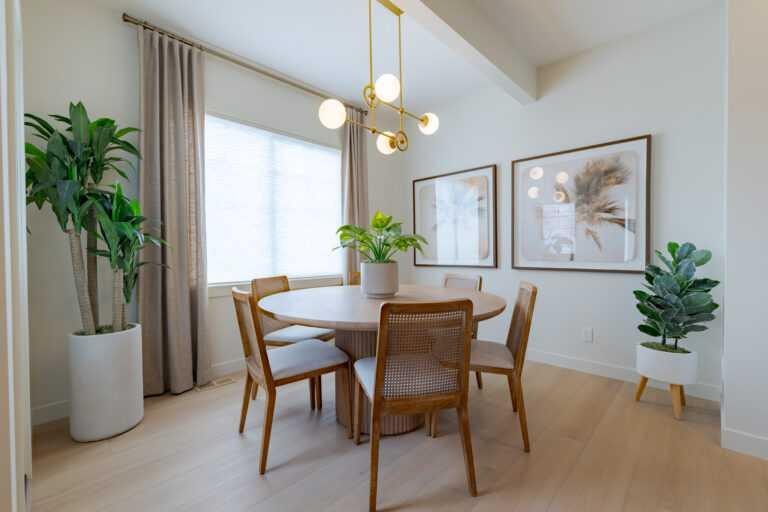 194 Drystone Way Nw, Calgary, AB - Indoor Photo Showing Dining Room