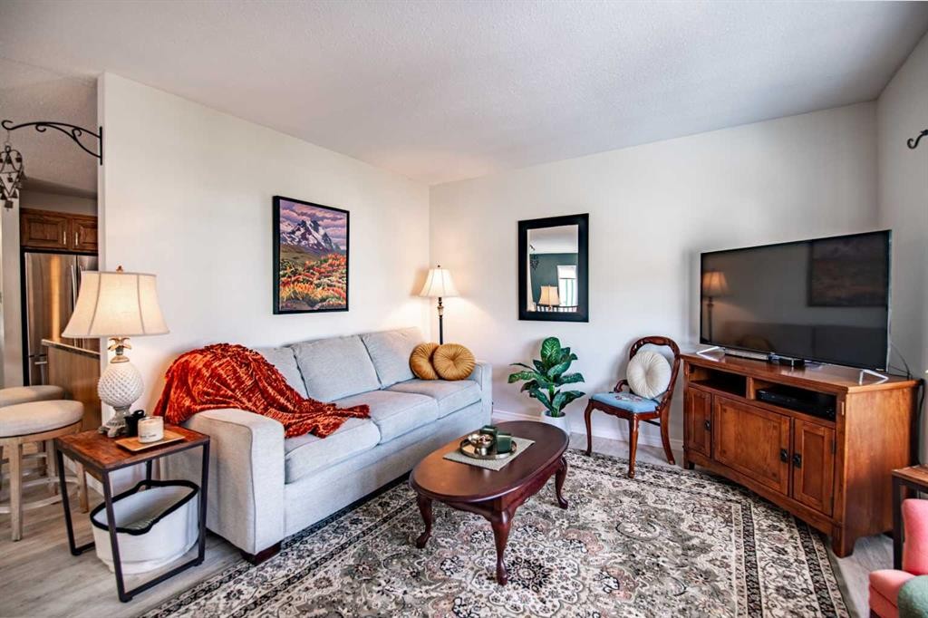 9 Rutherford Place, Red Deer, AB - Indoor Photo Showing Living Room
