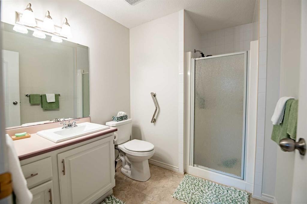 9 Rutherford Place, Red Deer, AB - Indoor Photo Showing Bathroom