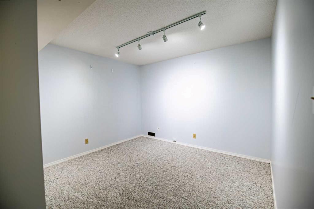 9 Rutherford Place, Red Deer, AB - Indoor Photo Showing Other Room