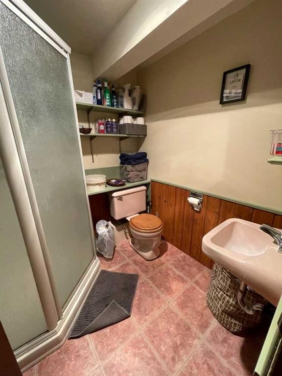 3405 52 Avenue, Red Deer, AB - Indoor Photo Showing Bathroom