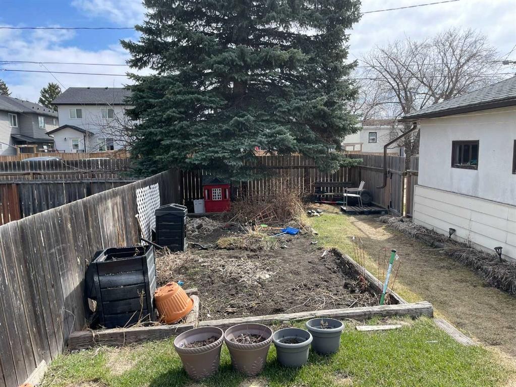 3405 52 Avenue, Red Deer, AB - Outdoor