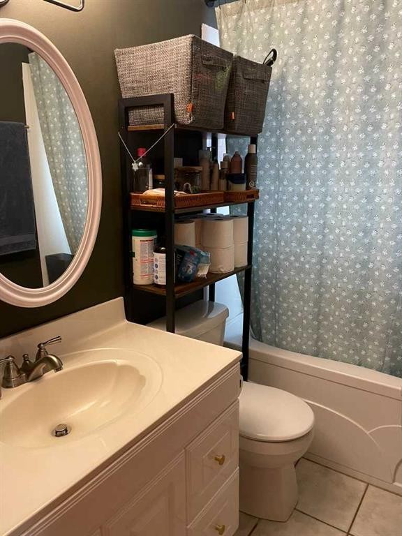 3405 52 Avenue, Red Deer, AB - Indoor Photo Showing Bathroom