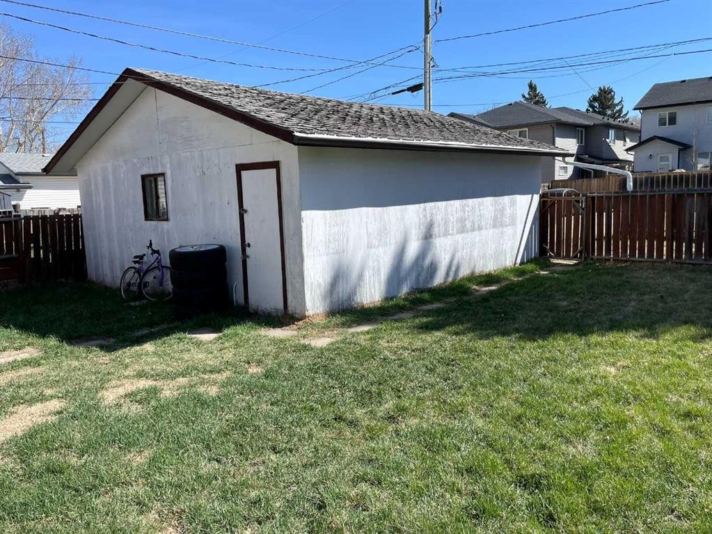 3409 52 Avenue, Red Deer, AB - Outdoor