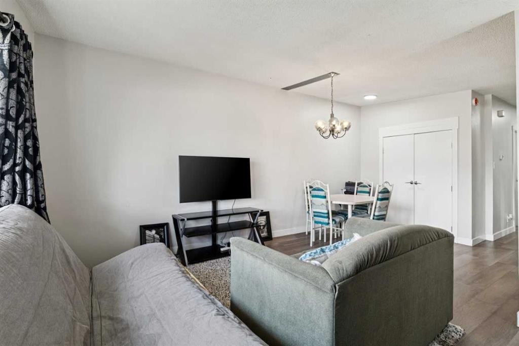 4210 Richmond Road Sw, Calgary, AB - Indoor