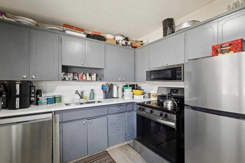 4210 Richmond Road Sw, Calgary, AB - Indoor Photo Showing Kitchen With Double Sink