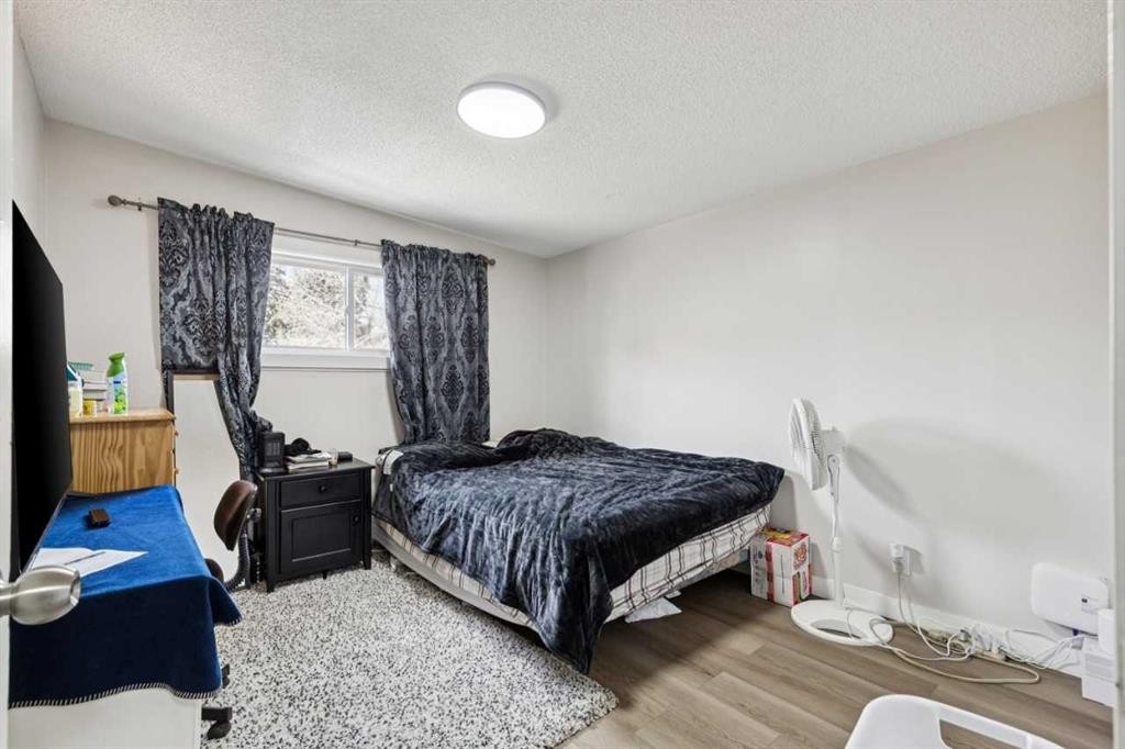 4210 Richmond Road Sw, Calgary, AB - Indoor Photo Showing Bedroom