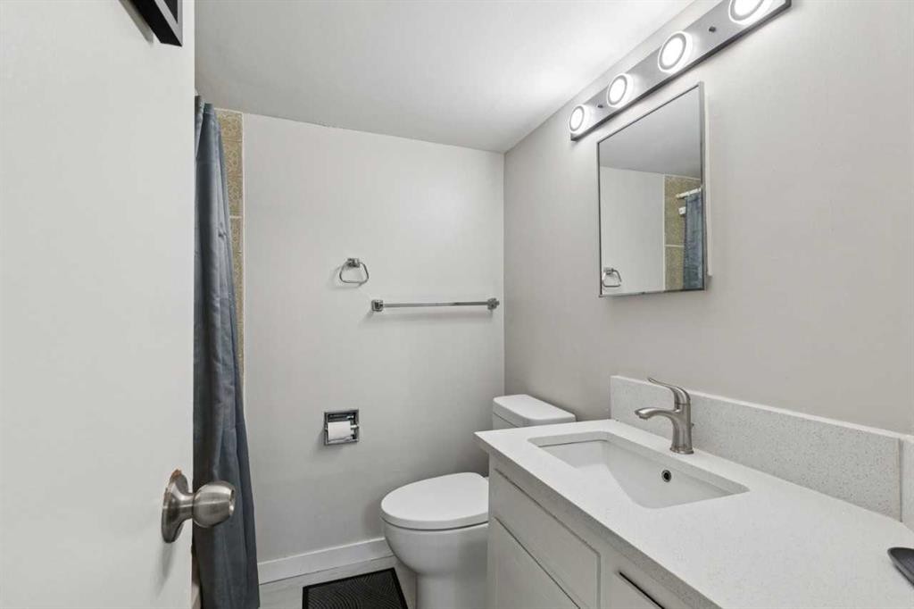 4210 Richmond Road Sw, Calgary, AB - Indoor Photo Showing Bathroom