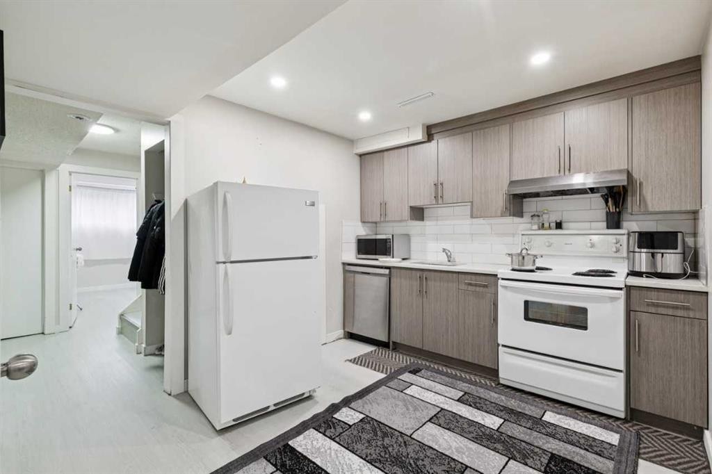 4210 Richmond Road Sw, Calgary, AB - Indoor Photo Showing Kitchen