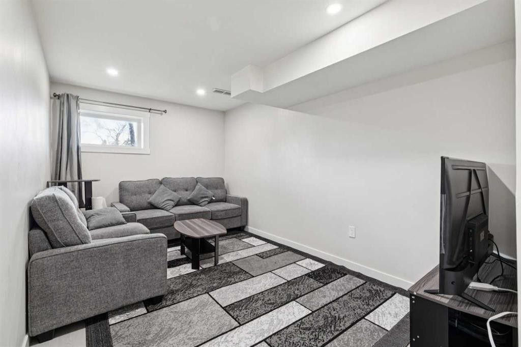 4210 Richmond Road Sw, Calgary, AB - Indoor