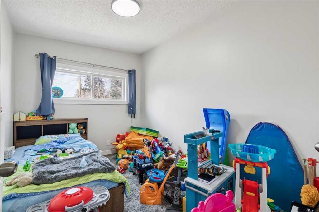 4210 Richmond Road Sw, Calgary, AB - Indoor Photo Showing Bedroom