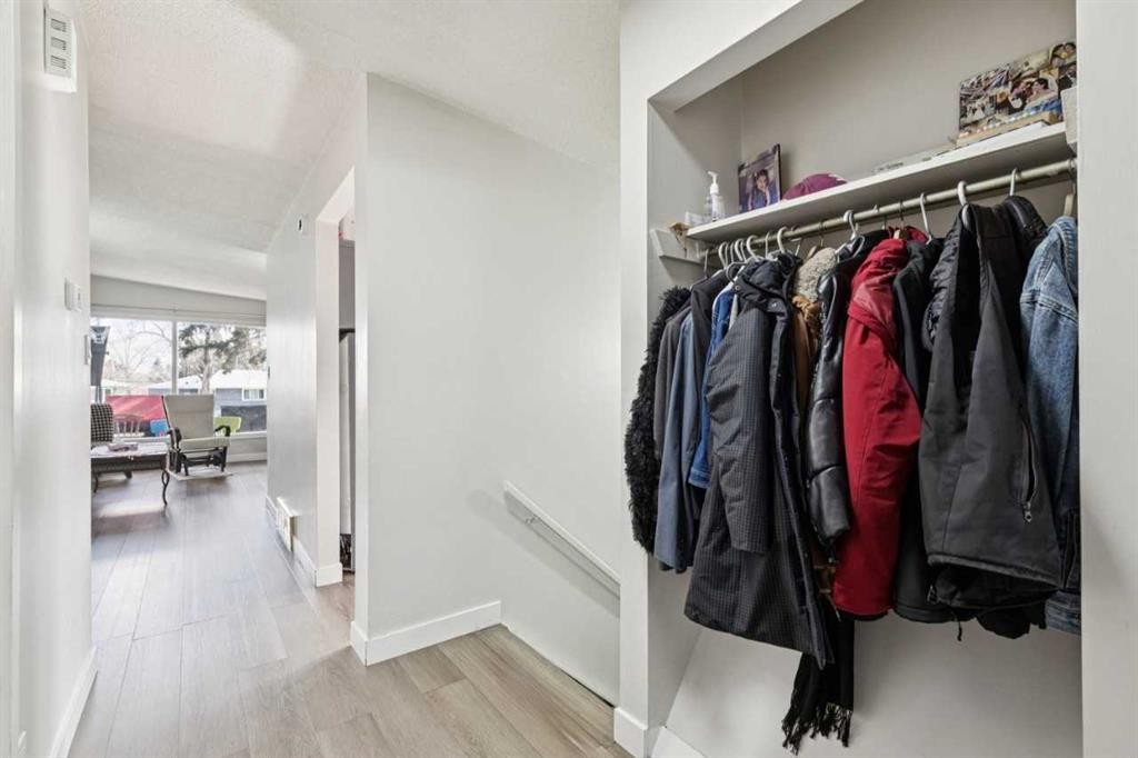 4210 Richmond Road Sw, Calgary, AB - Indoor With Storage