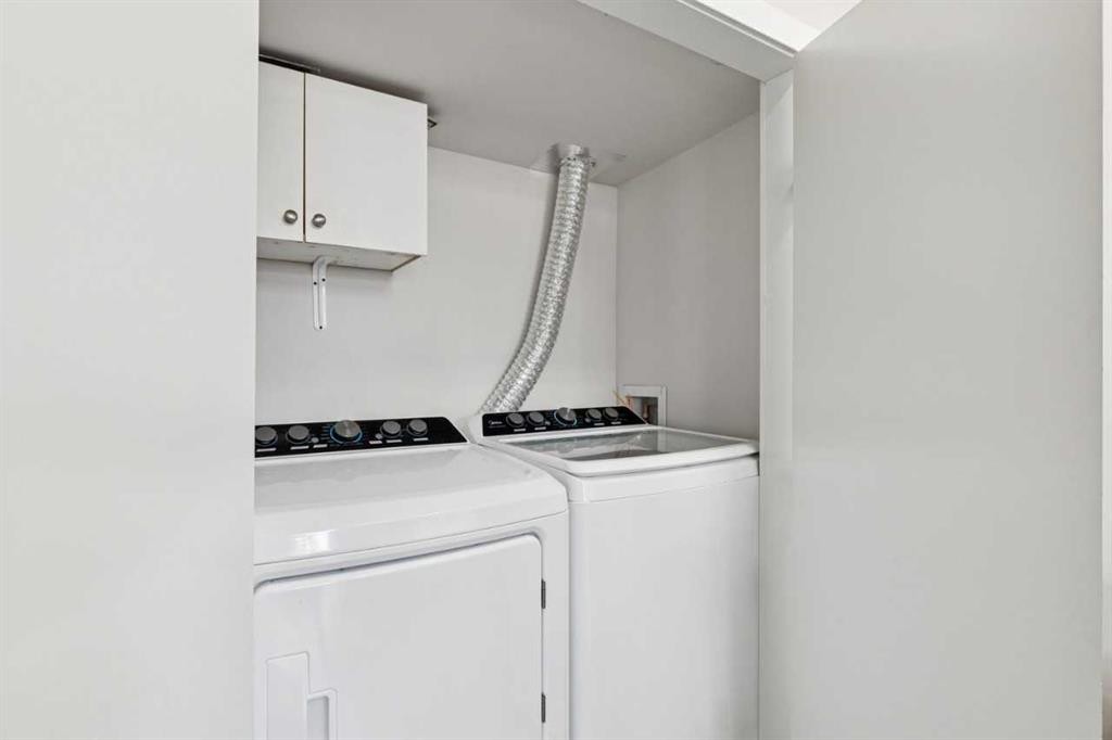 4210 Richmond Road Sw, Calgary, AB - Indoor Photo Showing Laundry Room