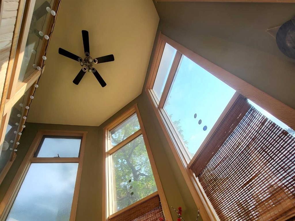 4643 29 Avenue Nw, Calgary, AB - Indoor Photo Showing Other Room