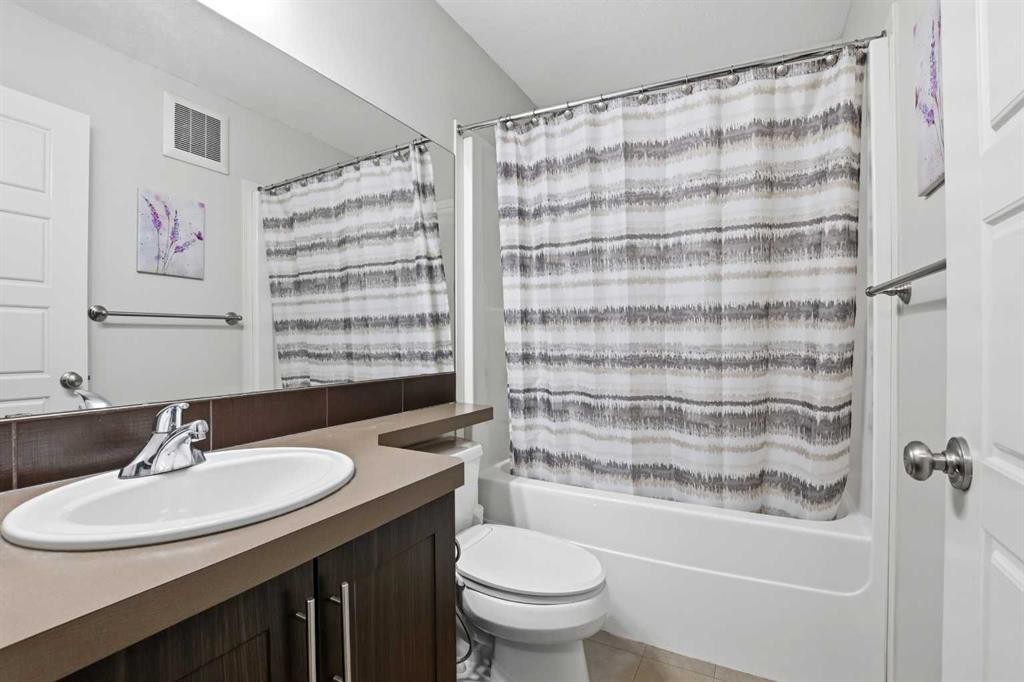 14 Van Slyke Way, Red Deer, AB - Indoor Photo Showing Bathroom