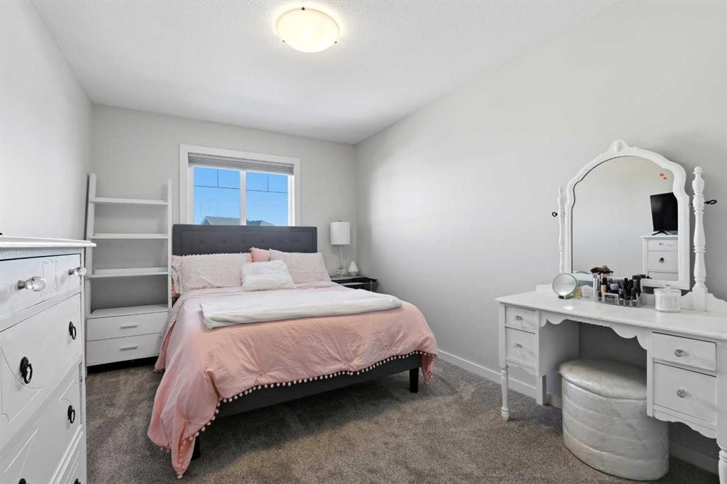 14 Van Slyke Way, Red Deer, AB - Indoor Photo Showing Bedroom