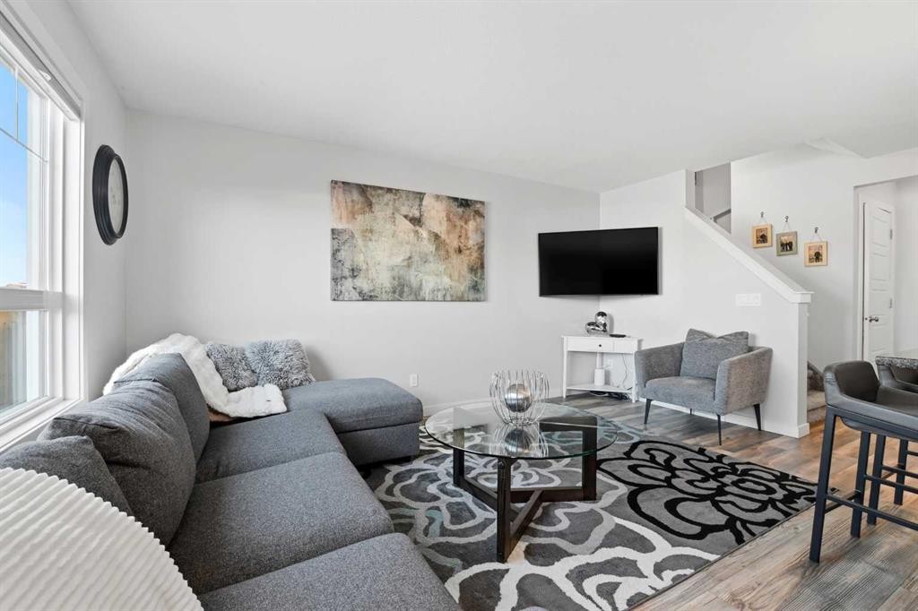 14 Van Slyke Way, Red Deer, AB - Indoor Photo Showing Living Room