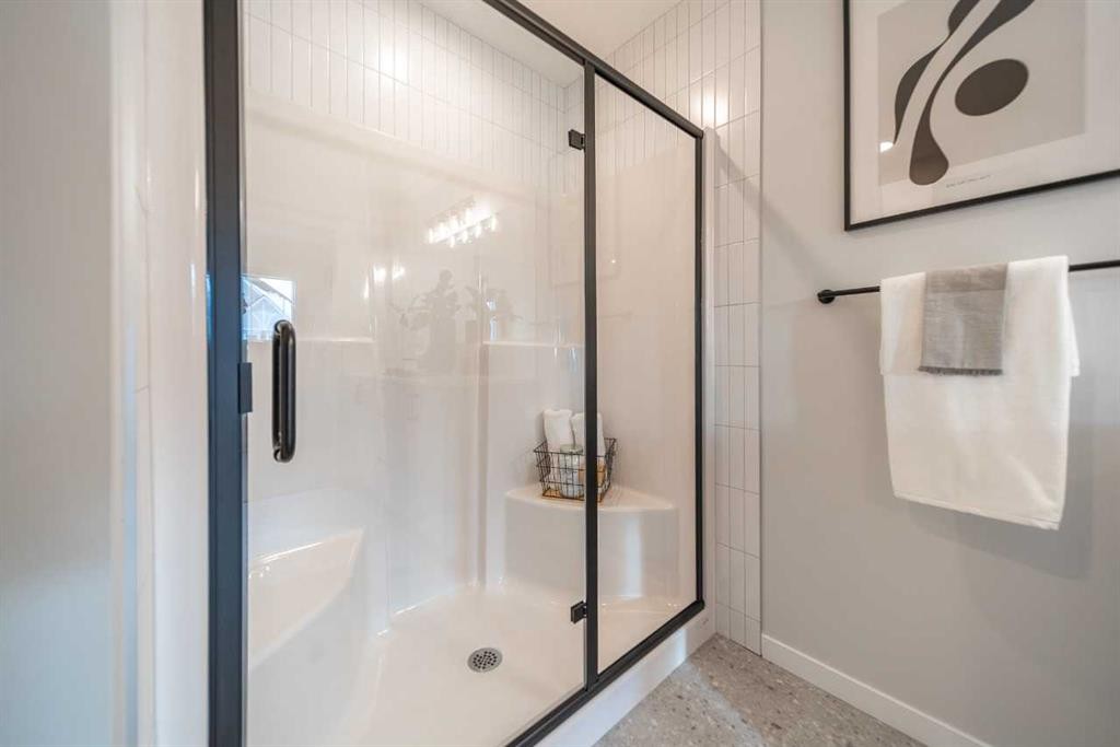 54 Creekview Avenue, Calgary, AB - Indoor Photo Showing Bathroom