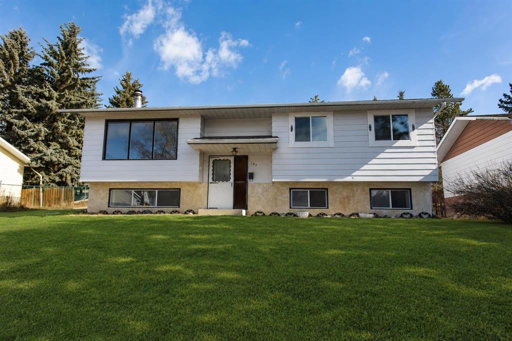 103 Westview Drive, Sylvan Lake, AB - Outdoor With Facade