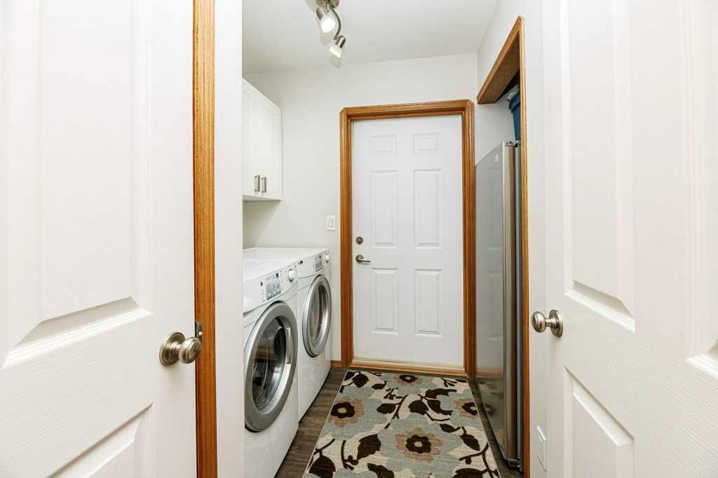 75 Langford Crescent, Red Deer, AB - Indoor Photo Showing Laundry Room