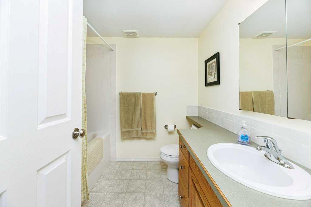 75 Langford Crescent, Red Deer, AB - Indoor Photo Showing Bathroom