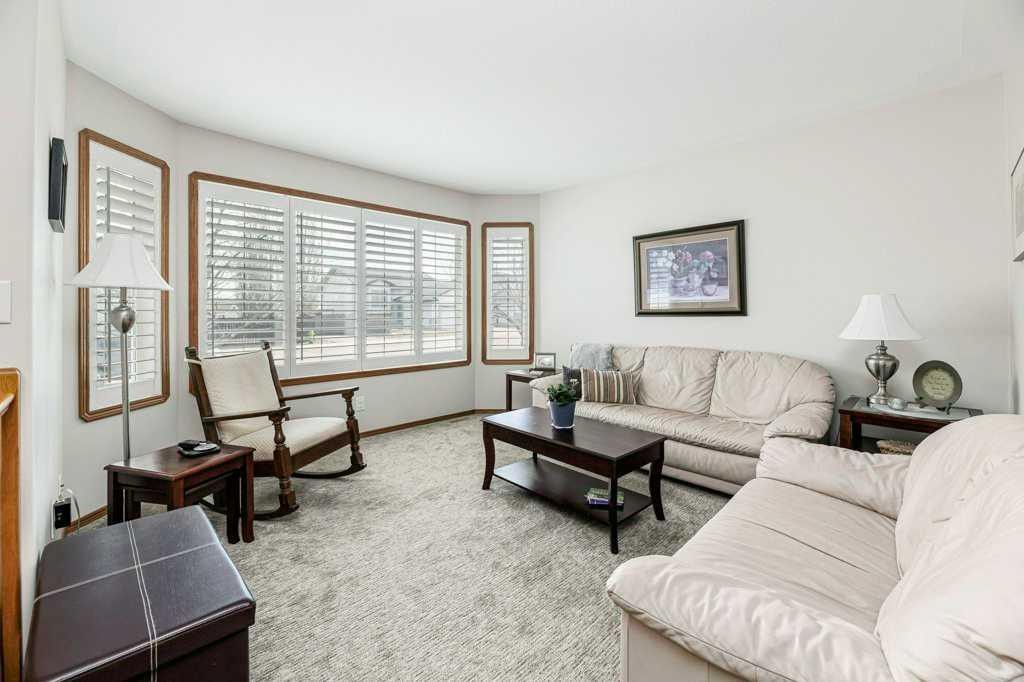 75 Langford Crescent, Red Deer, AB - Indoor Photo Showing Living Room