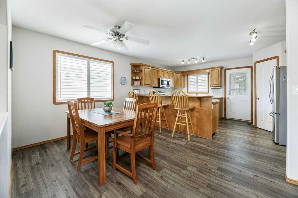 75 Langford Crescent, Red Deer, AB - Indoor Photo Showing Dining Room
