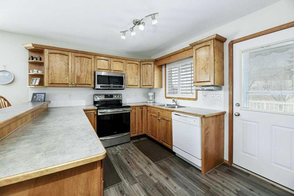 75 Langford Crescent, Red Deer, AB - Indoor Photo Showing Kitchen With Double Sink