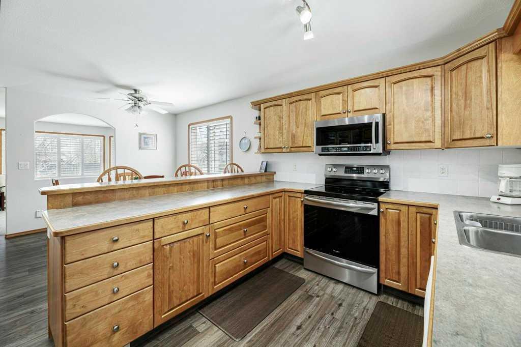 75 Langford Crescent, Red Deer, AB - Indoor Photo Showing Kitchen
