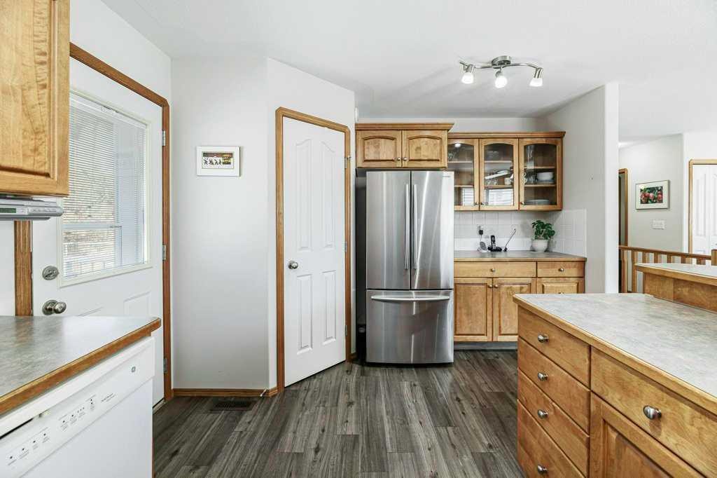75 Langford Crescent, Red Deer, AB - Indoor Photo Showing Kitchen
