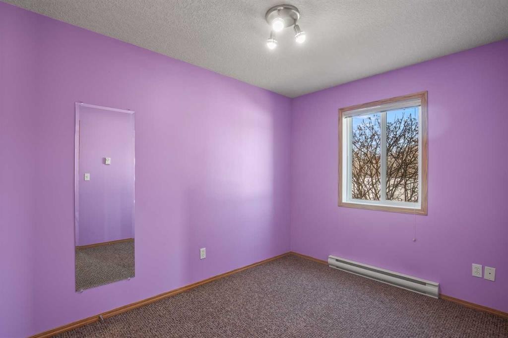 101-60 Jacobs Close, Red Deer, AB - Indoor Photo Showing Other Room
