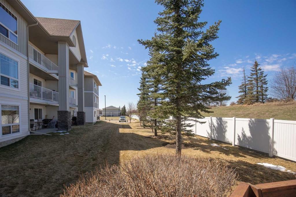 101-60 Jacobs Close, Red Deer, AB - Outdoor