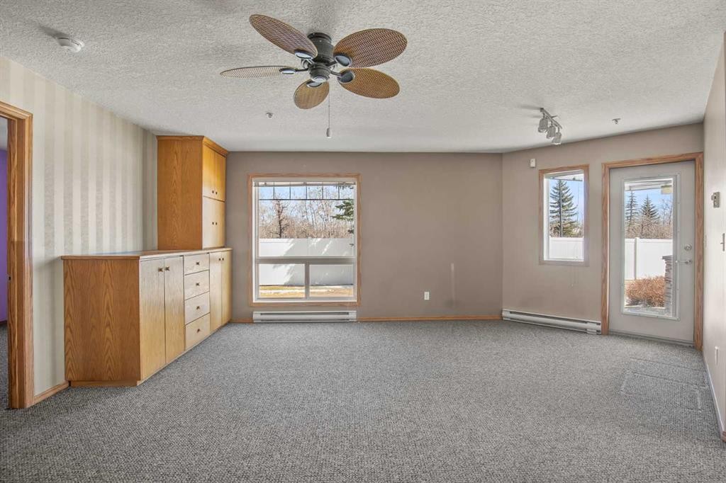 101-60 Jacobs Close, Red Deer, AB - Indoor Photo Showing Other Room