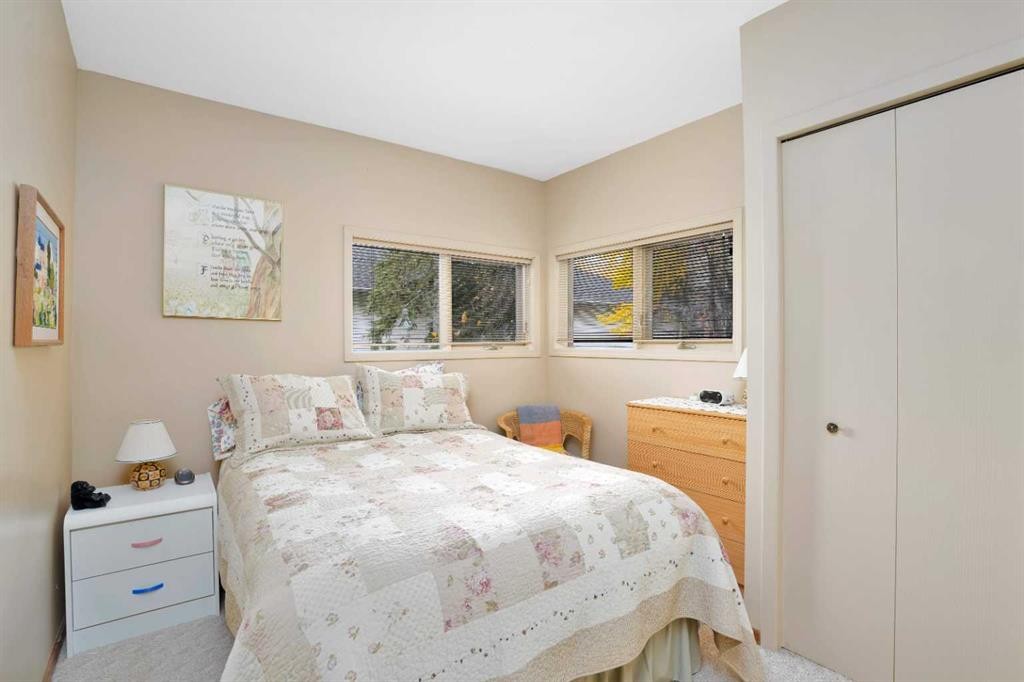 133 Birchcliff Road, Birchcliff, AB - Indoor Photo Showing Bedroom