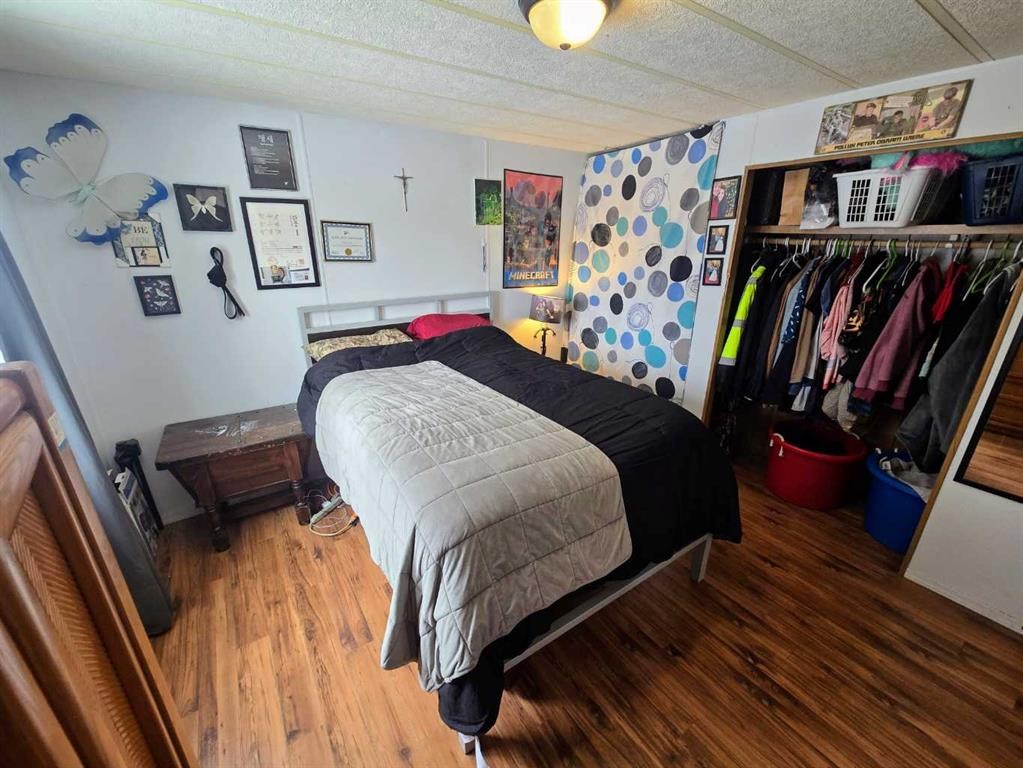 6038 Spruce Crescent, Stettler, AB - Indoor Photo Showing Bedroom