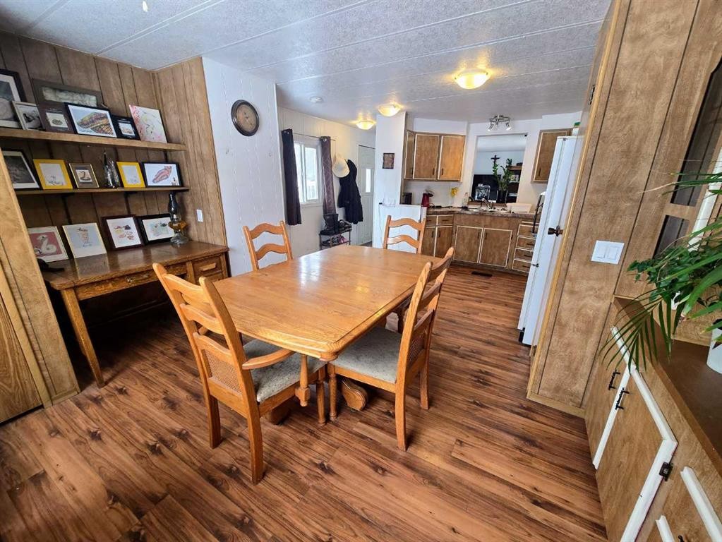 6038 Spruce Crescent, Stettler, AB - Indoor Photo Showing Dining Room