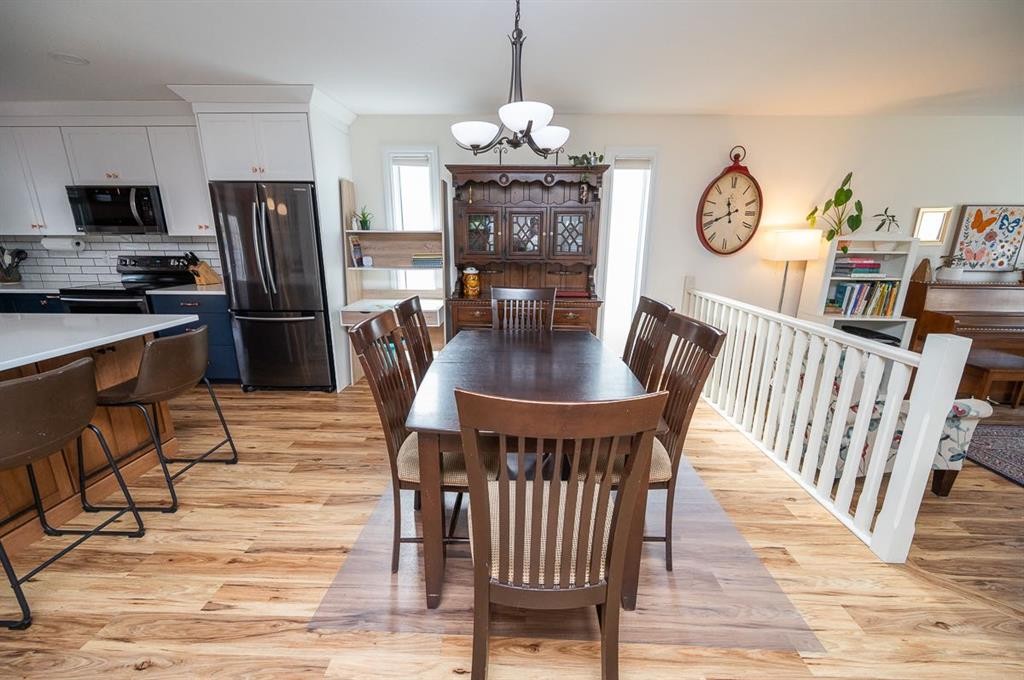 25 Gilbert Crescent, Red Deer, AB - Indoor Photo Showing Dining Room