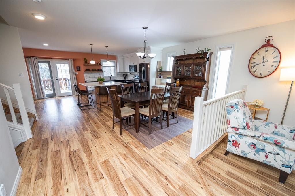 25 Gilbert Crescent, Red Deer, AB - Indoor Photo Showing Dining Room