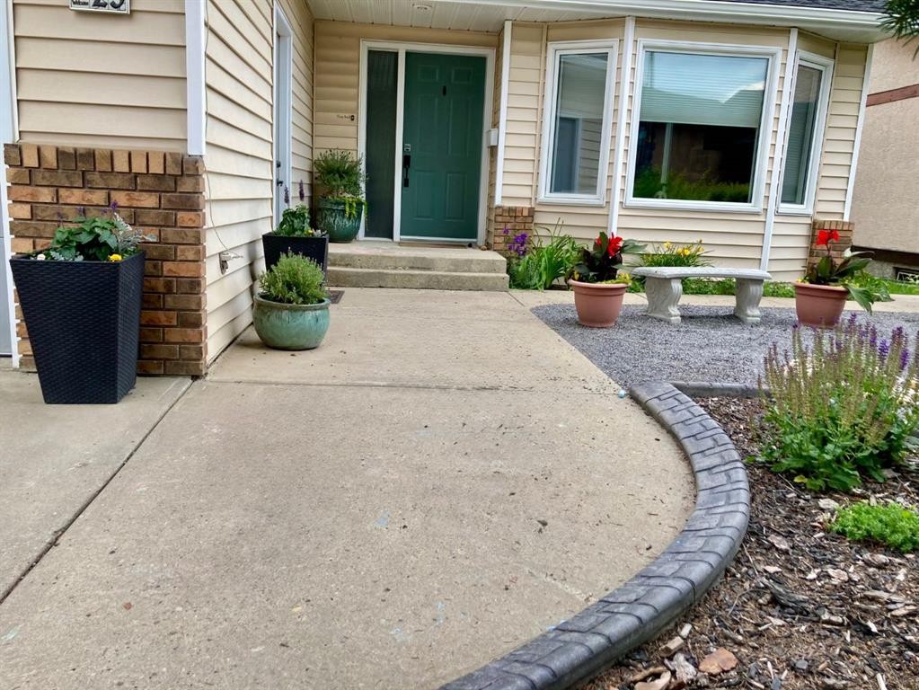 25 Gilbert Crescent, Red Deer, AB - Outdoor