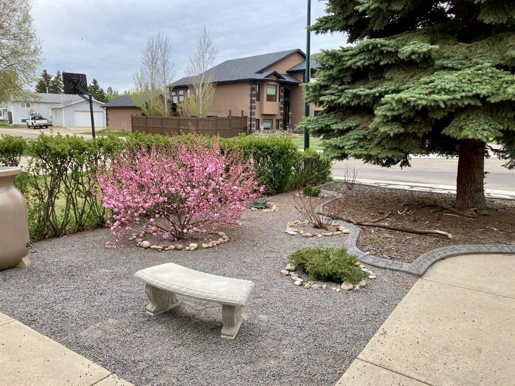 25 Gilbert Crescent, Red Deer, AB - Outdoor