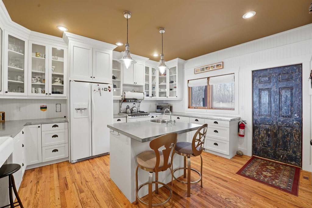361 Birchcliff Road, Birchcliff, AB - Indoor Photo Showing Kitchen