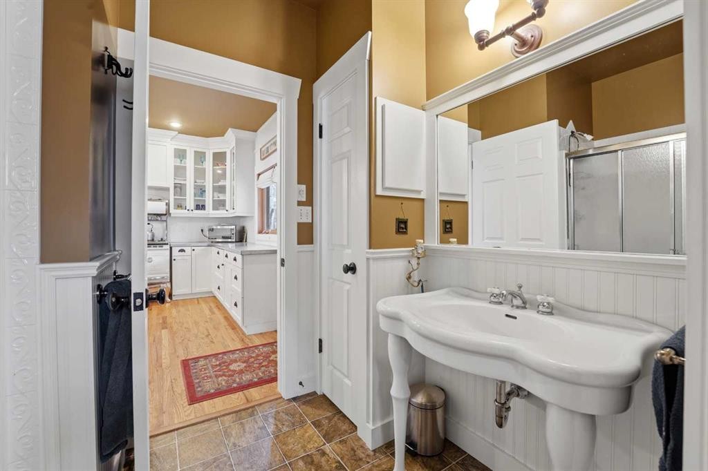 361 Birchcliff Road, Birchcliff, AB - Indoor Photo Showing Bathroom