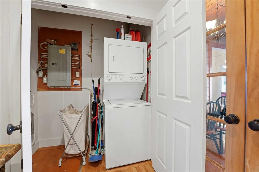 361 Birchcliff Road, Birchcliff, AB - Indoor Photo Showing Laundry Room
