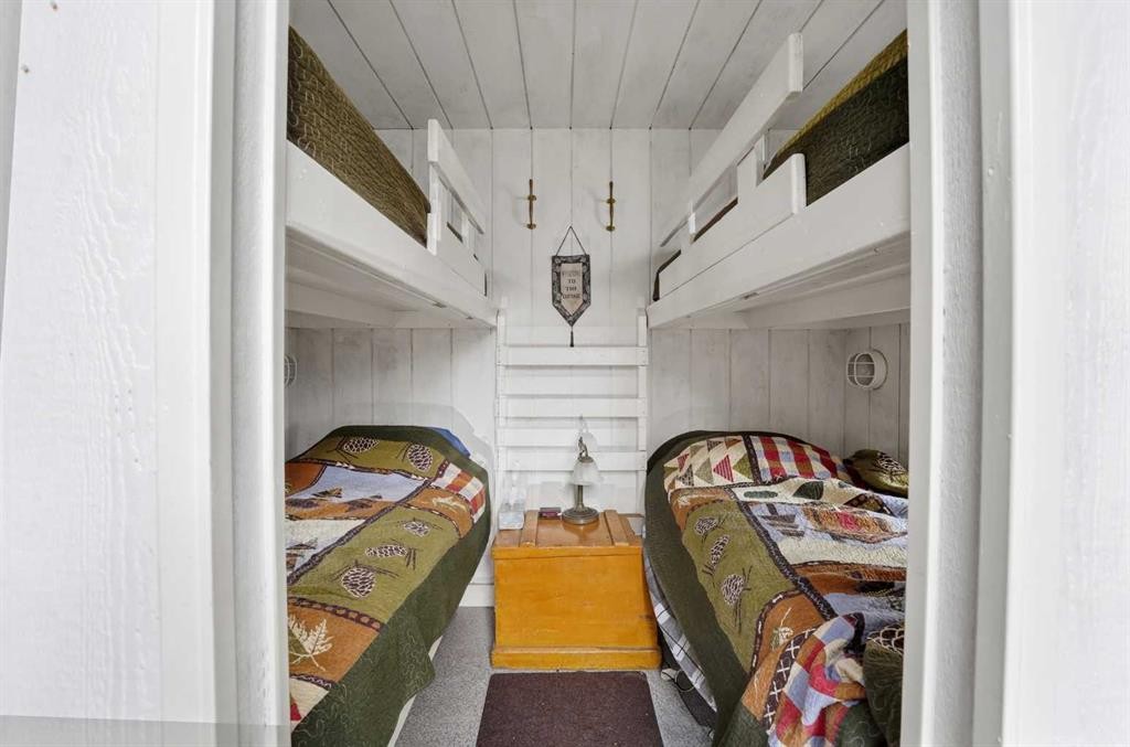 361 Birchcliff Road, Birchcliff, AB - Indoor Photo Showing Other Room