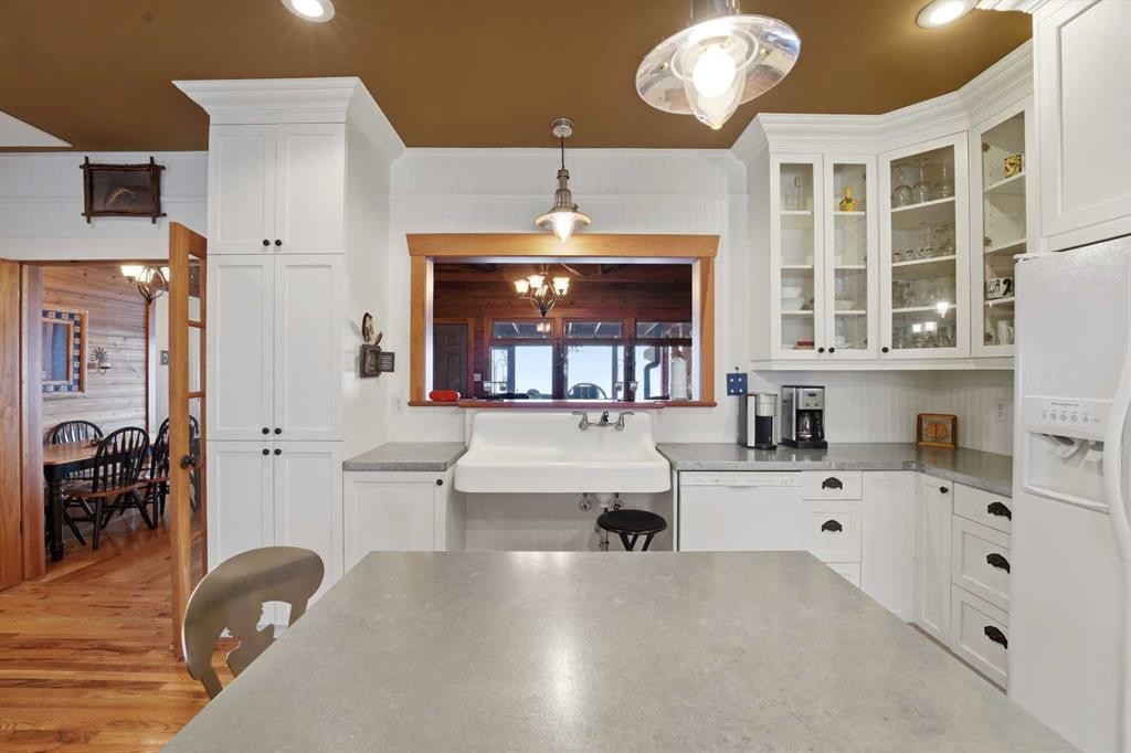 361 Birchcliff Road, Birchcliff, AB - Indoor