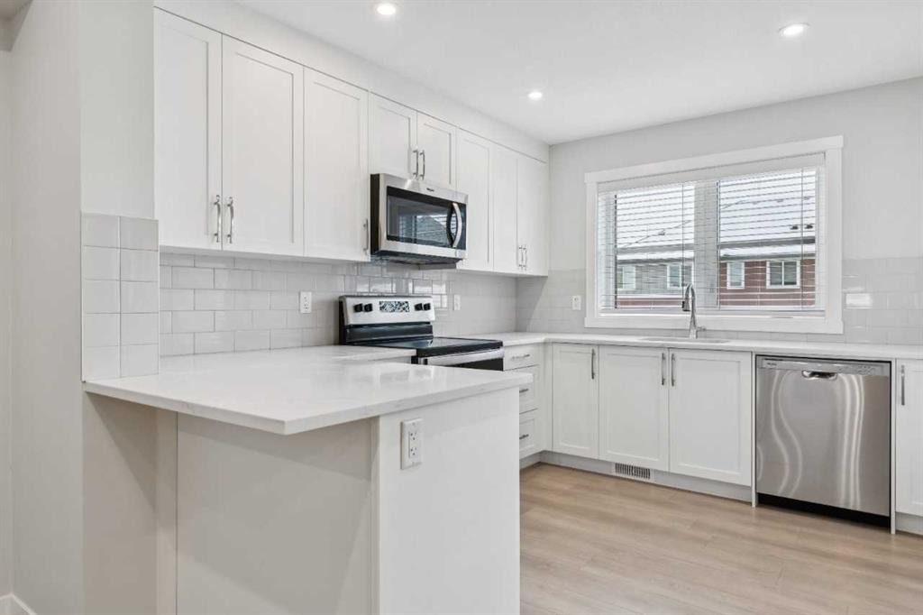 505-135 Mahogany Parade Se, Calgary, AB - Indoor Photo Showing Kitchen With Upgraded Kitchen