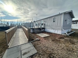 532 Queen Street Elnora, AB T0M 0L0