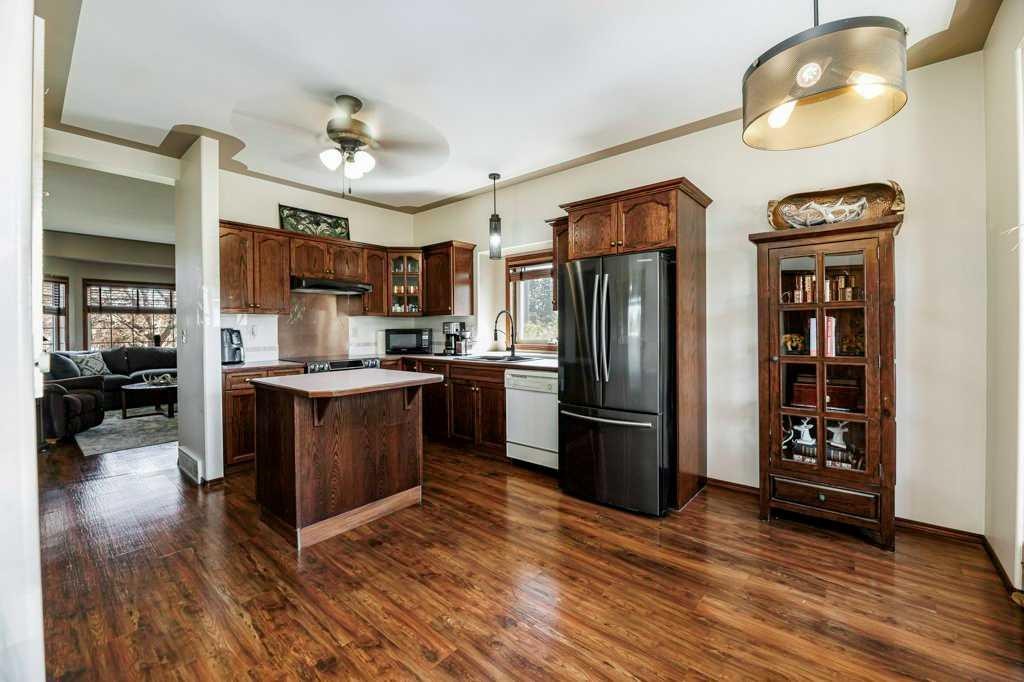 299 Cornett Drive, Red Deer, AB - Indoor Photo Showing Kitchen
