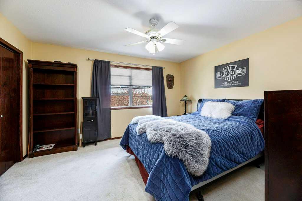 299 Cornett Drive, Red Deer, AB - Indoor Photo Showing Bedroom